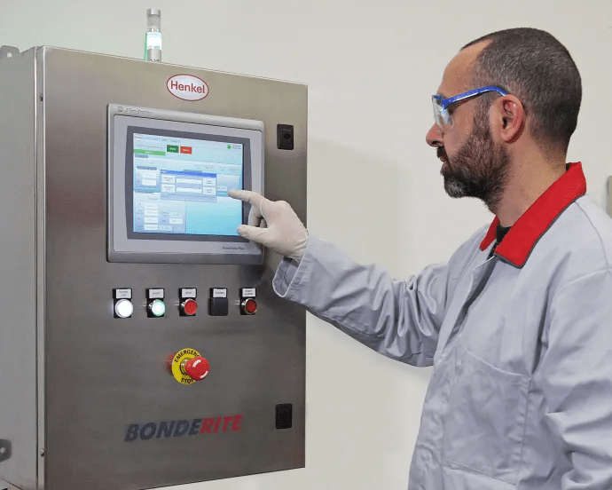 Henkels nye Bonderite E-CO DMC digitale flerkanal-styreenhed hjælper kunder med at optimere præstationen og omkostningerne ved metalbehandling.