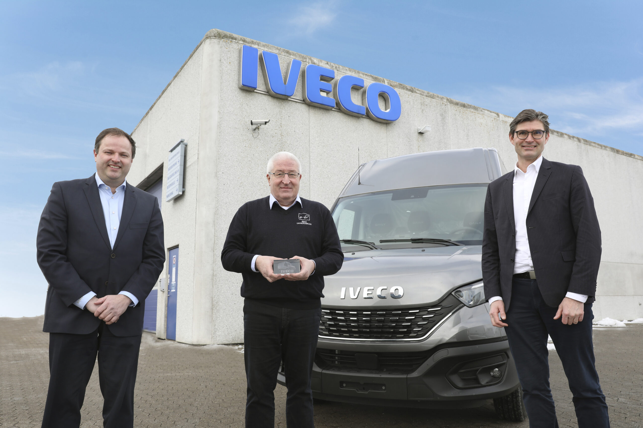 REA Erhvervsbiler A/S modtager prisen som Årets IVECO-forhandler for andet år i træk