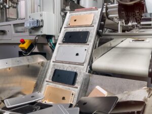Atea vil genanvende komponenter fra iPhones med Apple-robot