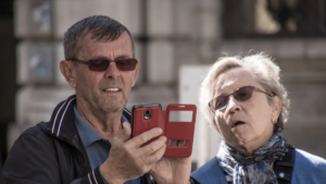 Ny undersøgelse fra YouGov: Ældre kan ikke følge med i den digitale udvikling og frygter ekskludering af samfundet