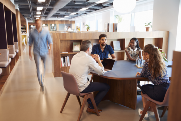 Knap 60% af arbejdsgivere tror ikke at de kan fastholde medarbejdere uden hybrid omstilling