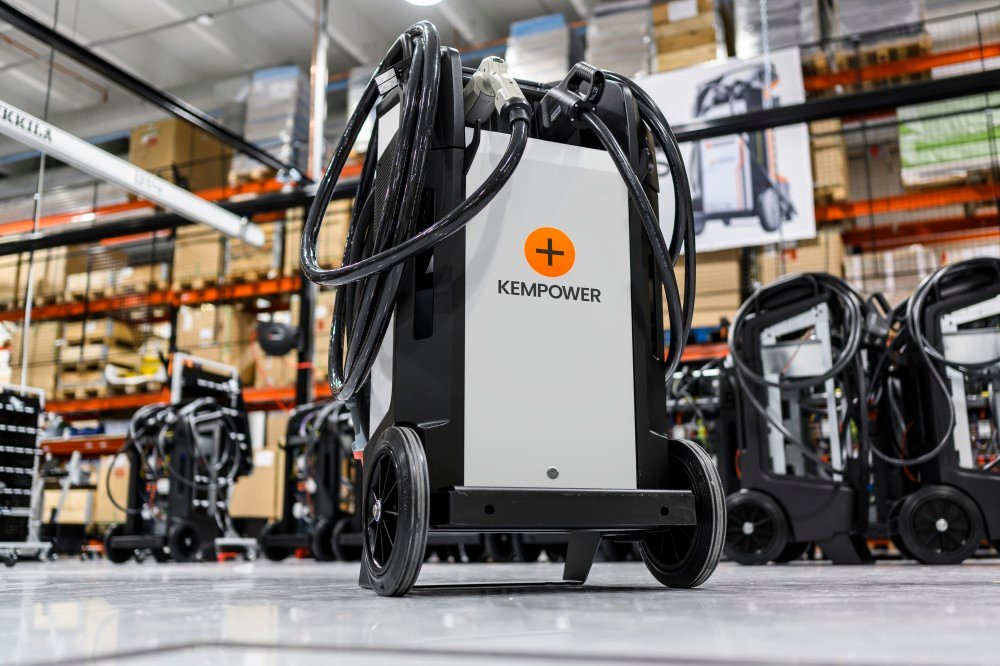 Kempower oplader de elektriske lastbiler på eComExpo