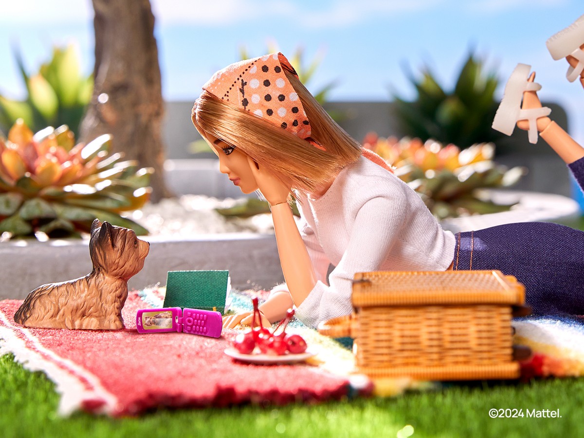 Sig hej til det nye HMD… og hej til Barbie!