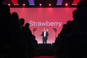 Strawberry refinansierer med forpligtelse til emissionsreduktioner