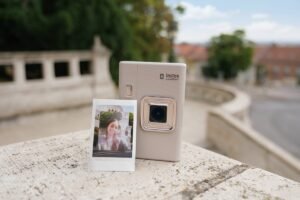 Fujifilm præsenterer den næste generation af sin instax mini LiPlay™ Hybrid Instant kamera-serie