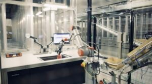 Hummel fremtidssikrer sin ordreafvikling med AI-drevne robotter