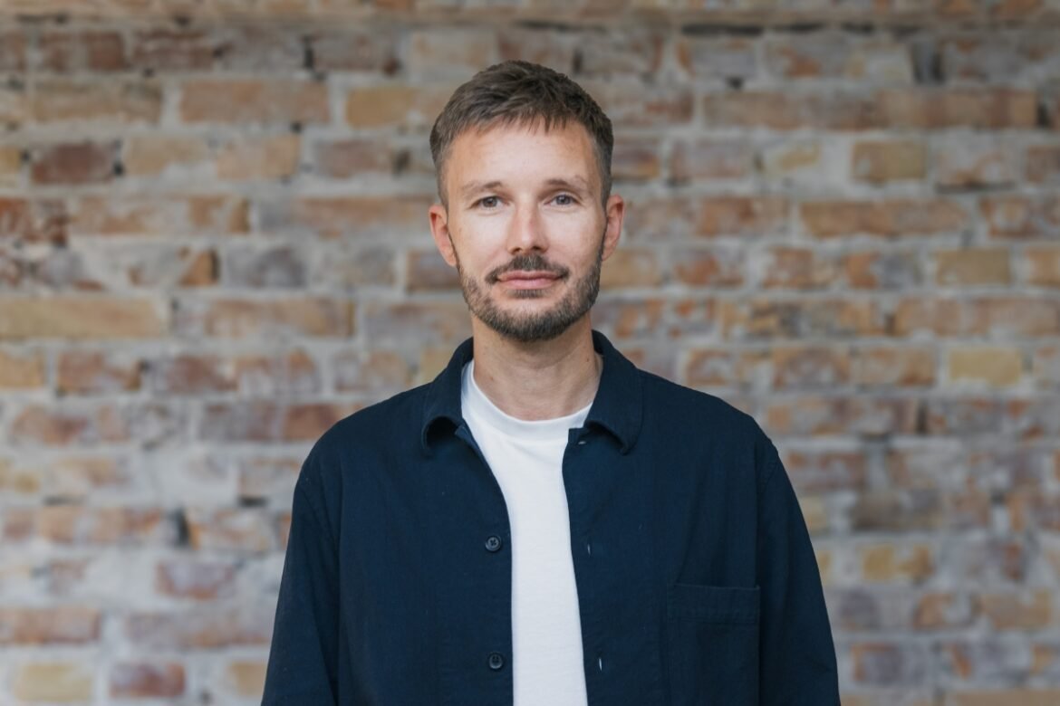 Google viser stadig vej til kunstige overgreb på kvinder