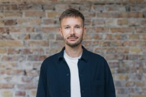 Google viser stadig vej til kunstige overgreb på kvinder