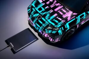 Sådan fungerer trådløs opladning til den nye Porsche Cayenne Electric