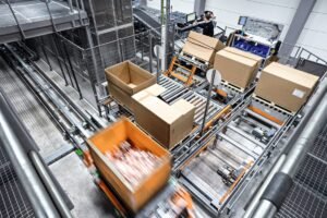 55104 Inside Warehouse Distribution Center HQ P 2021 10 0004 Global nnnn