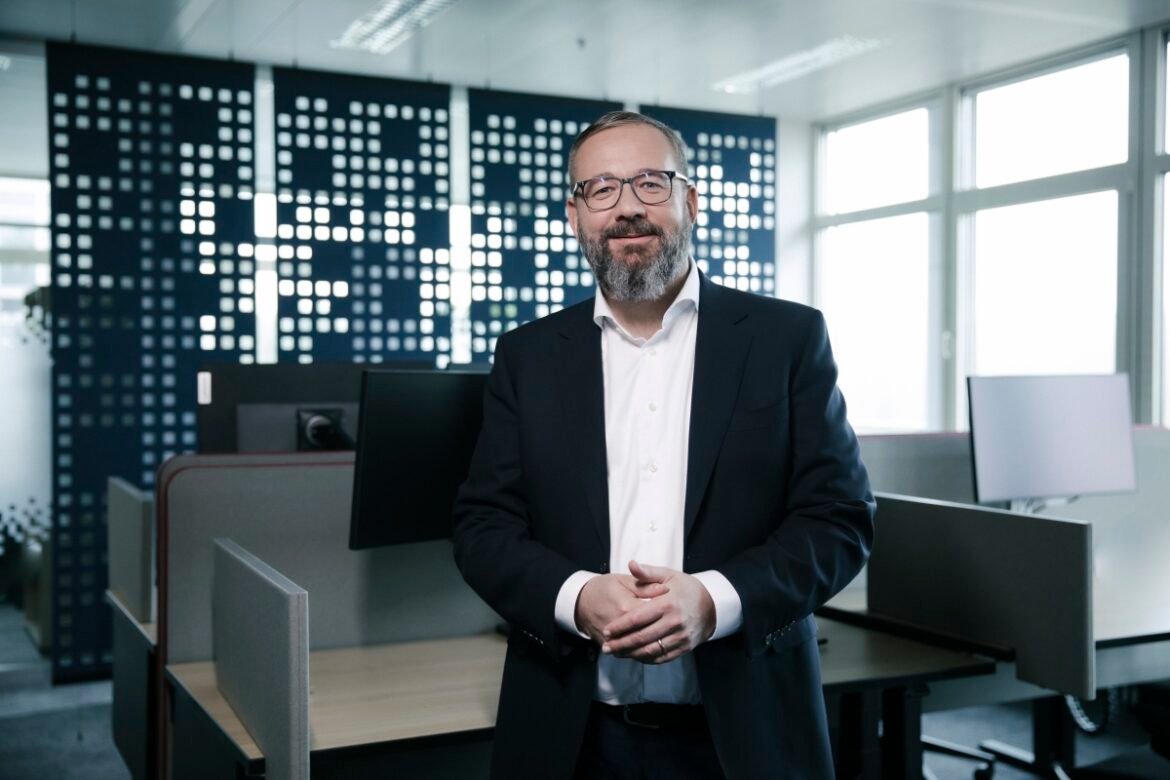 Hans Roth Red Hat ©Goran Gajanin Das Kraftbild ffff