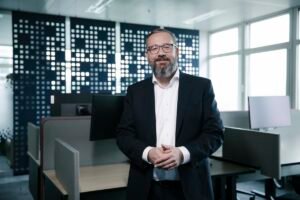 Hans Roth Red Hat ©Goran Gajanin Das Kraftbild ffff