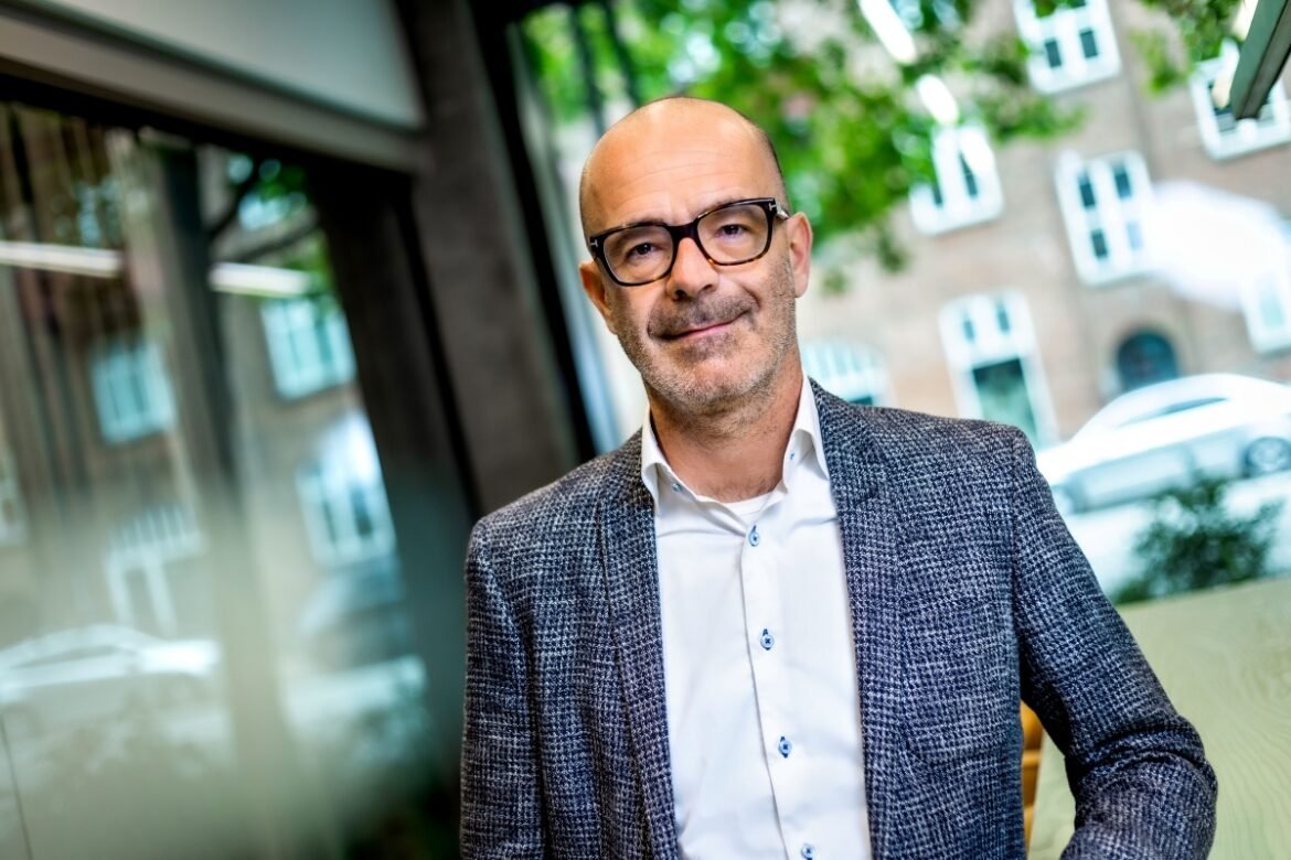 Kasper Goth 2 red dffesfrew