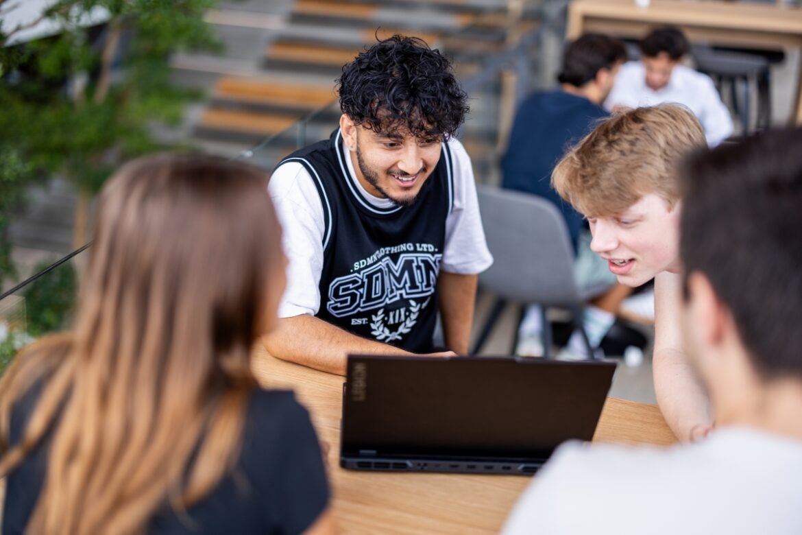 ee6771b8 9194 4401 bb70 e20964860faa sdfsfsd