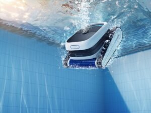 Automatisk poolrengøring med intelligent navigation og effektiv filtrering