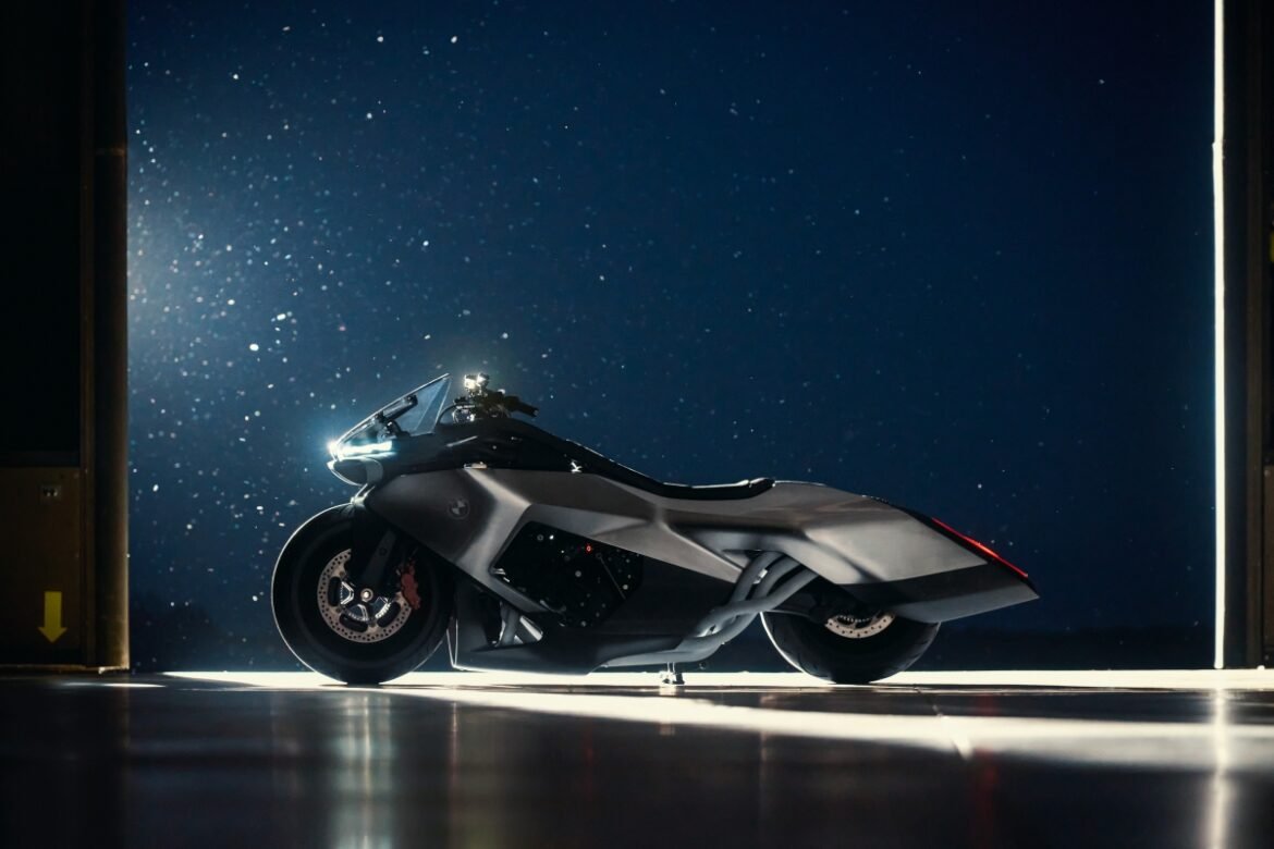 BMW Motorrad Vision K18 1 wrw43