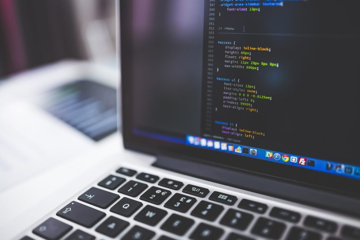 pexels coding 1853305 1920 (1)