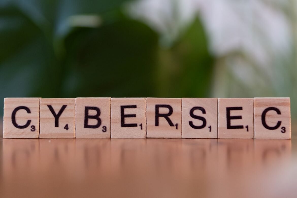 Særligt tre ting udfordrer din virksomheds cybersikkerhed i ferien
