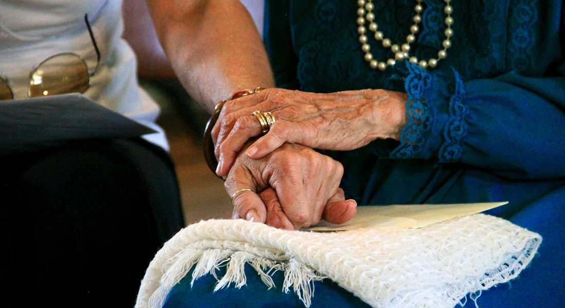 AI i ældreplejen skaber svære valg mellem tryghed, privatliv og omsorg